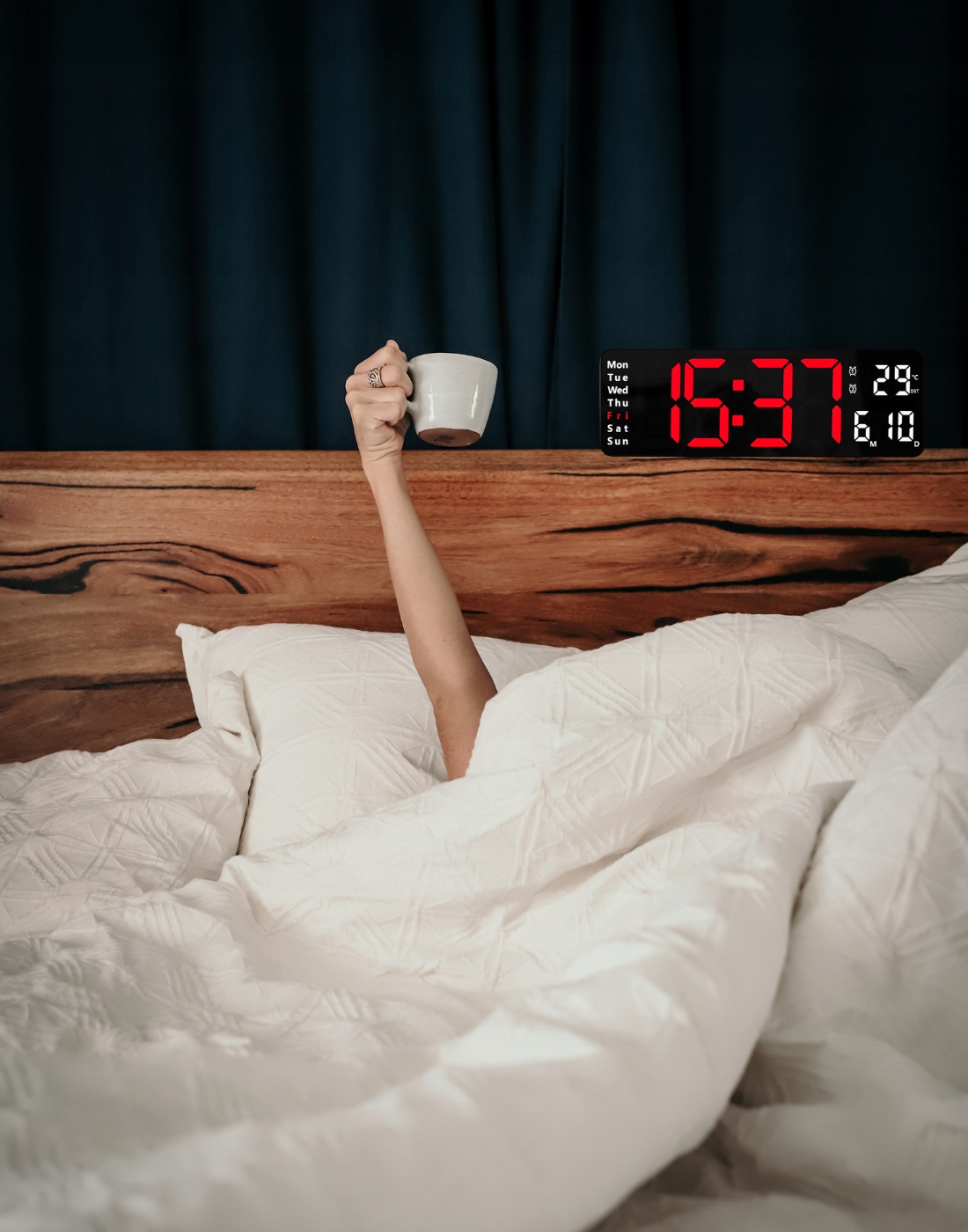 ZEGAR ŚCIENNY Z PILOTEM LED CYFROWY ELEKTRONICZNY BUDZIK STOPER TIMER TEMP