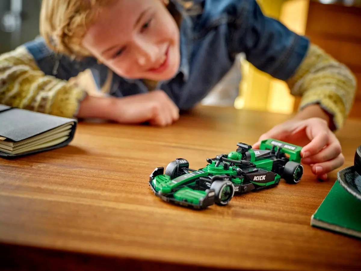 77247 - lego speed champions - bolid f1® kick sauber team c44