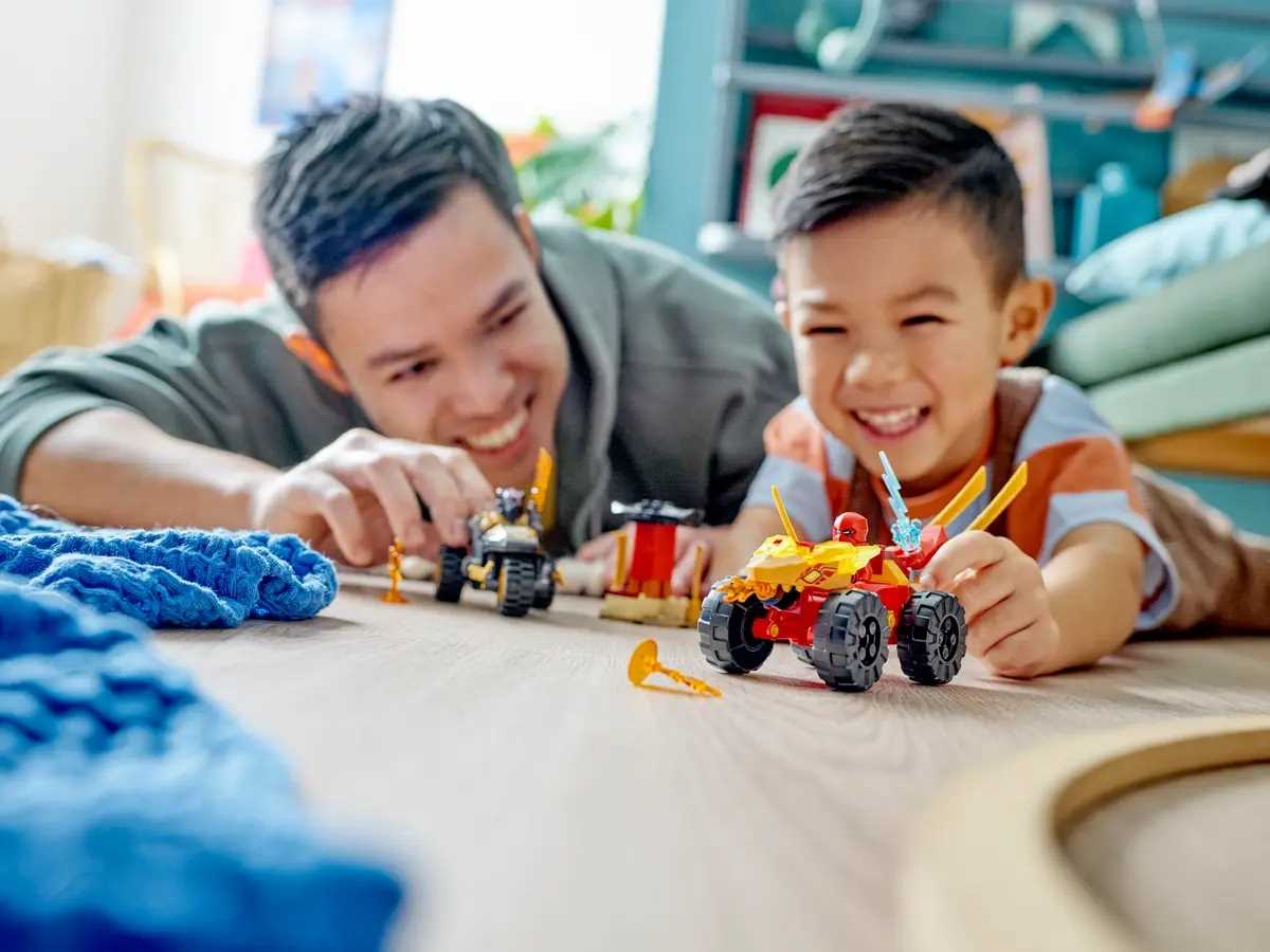 71789 - lego ninjago - bitwa samochodowo-motocyklowa między kaiem a rasem