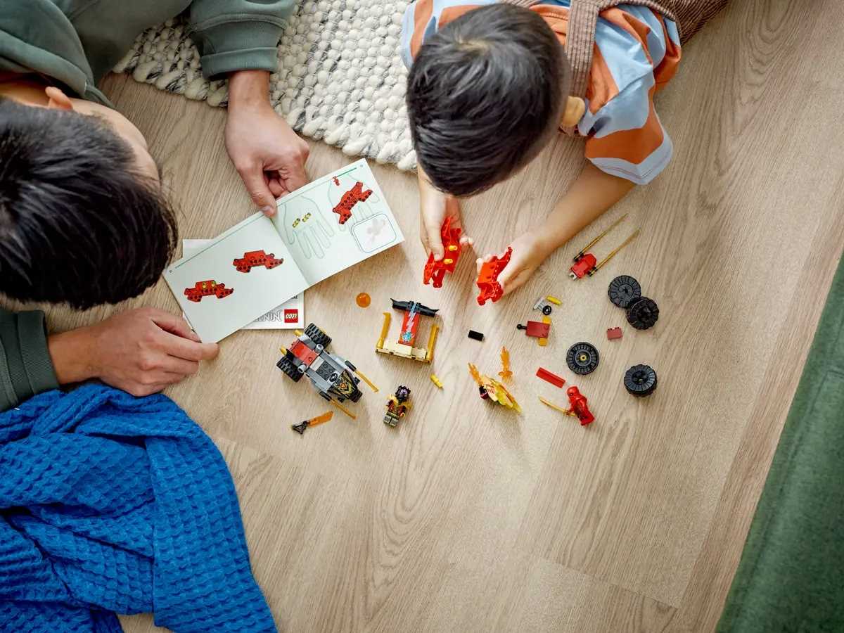 71789 - lego ninjago - bitwa samochodowo-motocyklowa między kaiem a rasem