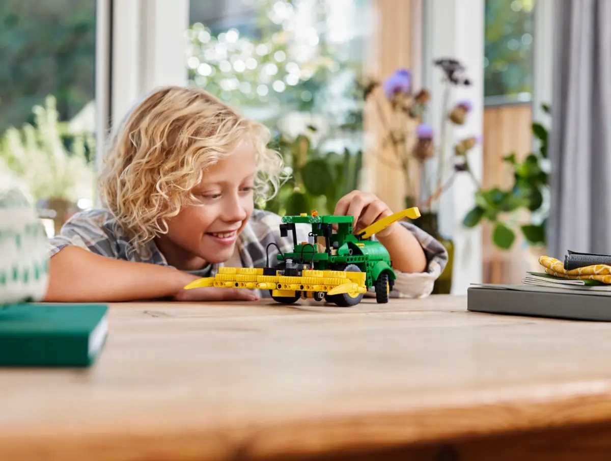 42168 - lego technic - john deere 9700 forage harvester