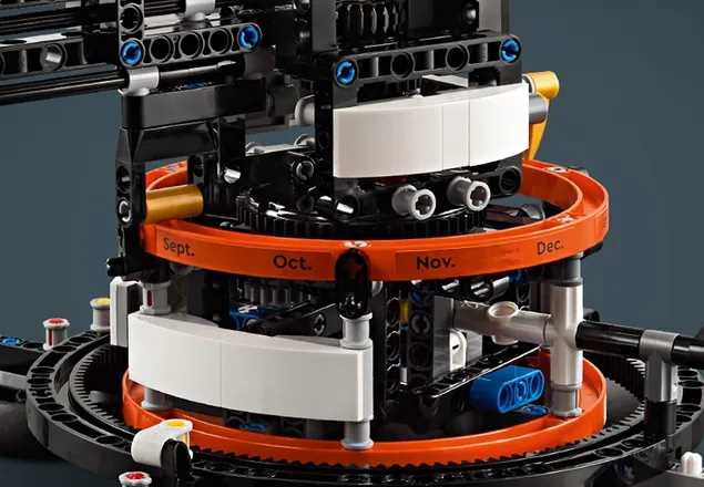 42179 - lego technic - planeta ziemia i księżyc na orbicie
