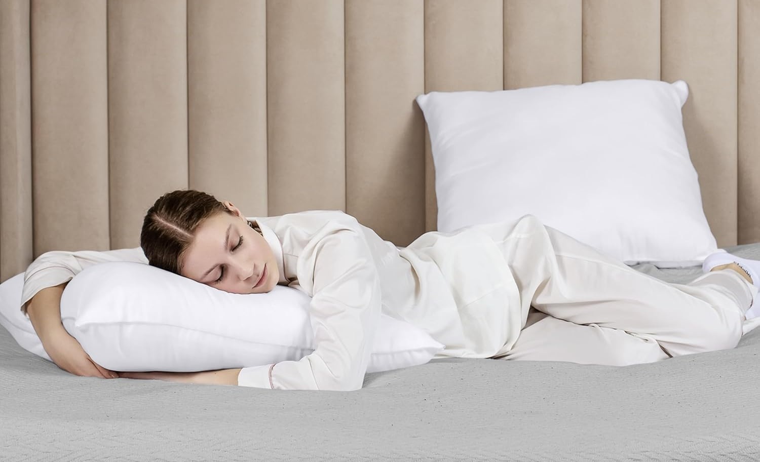 poduszka 80x80 cm antyalergiczna gładka mikrofibra biała silikon