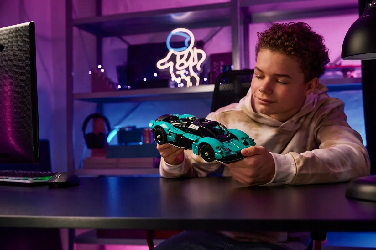 42208 - lego technic - aston martin valkyrie