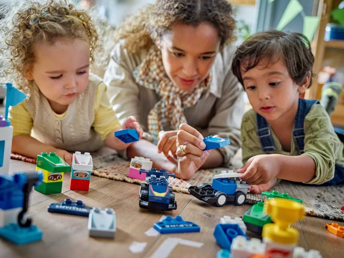 10445 - lego duplo - bolidy i kierowcy f1®