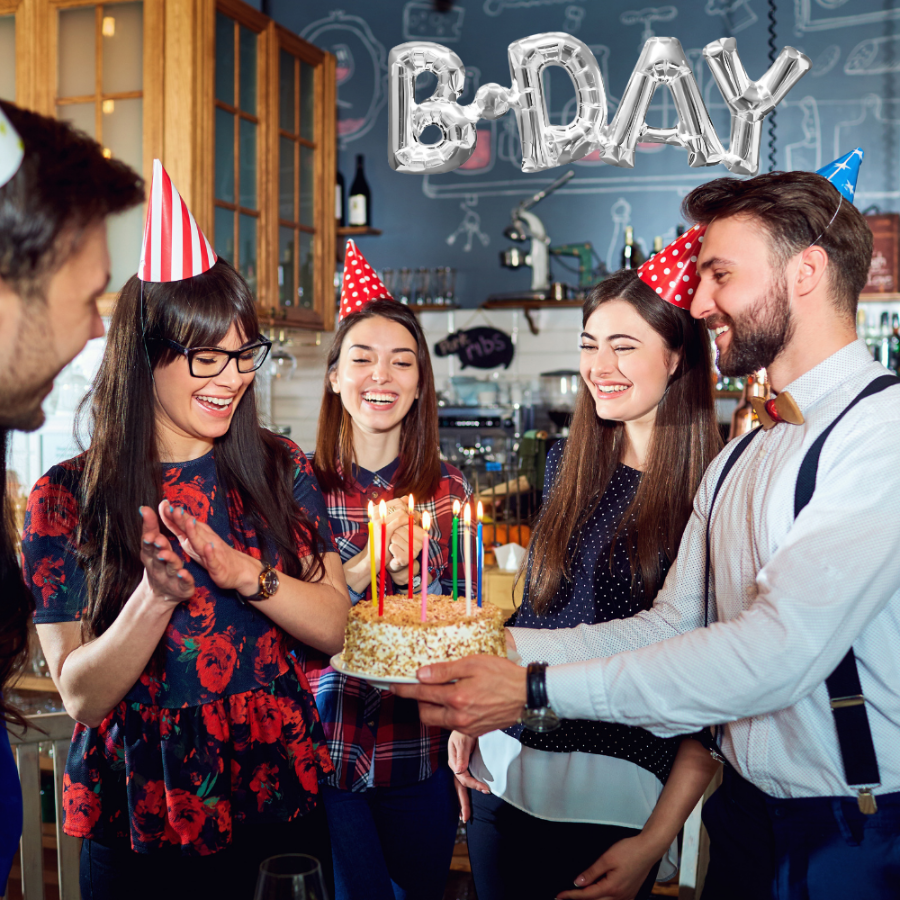 balon foliowy ogromny napis b-day srebrny urodziny 66 cm x 22 cm