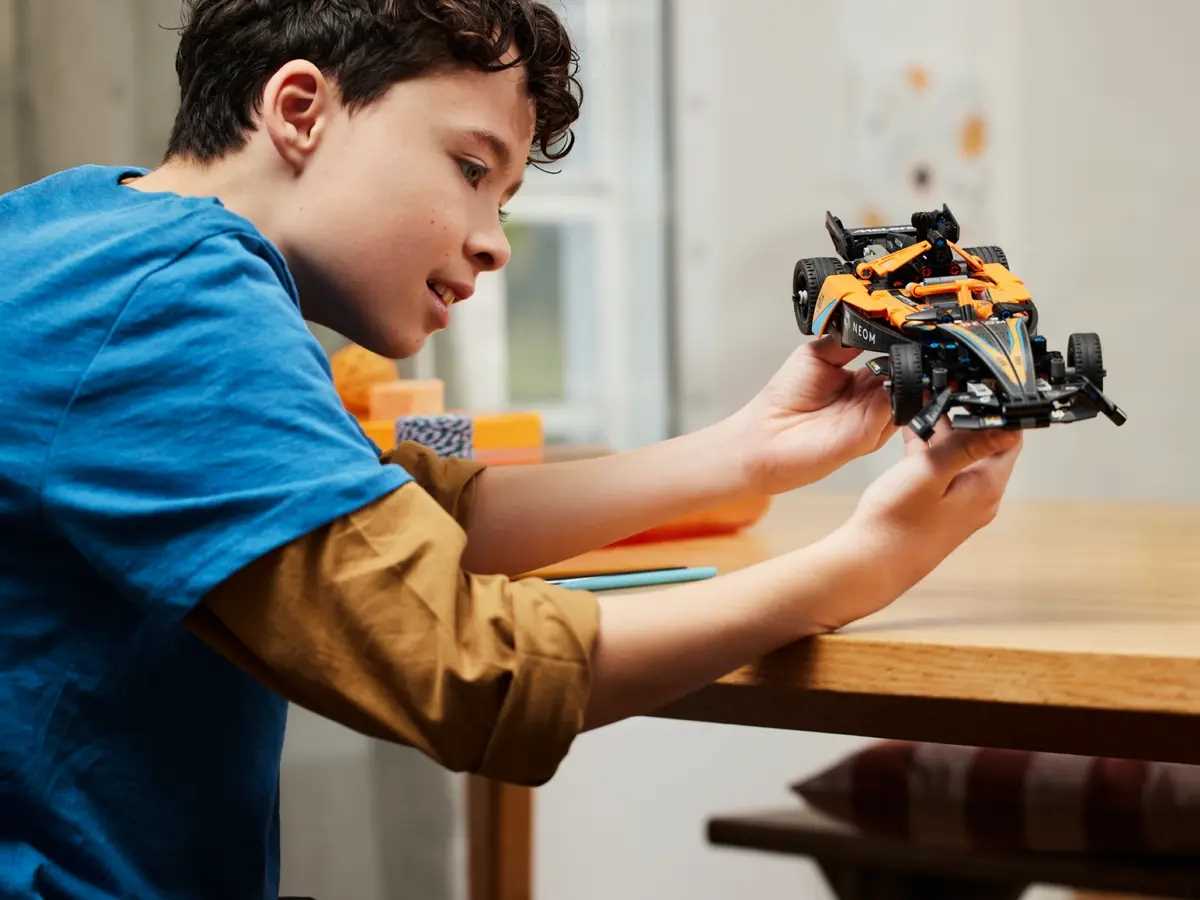 42169 - lego technic - neom mclaren formula e race car