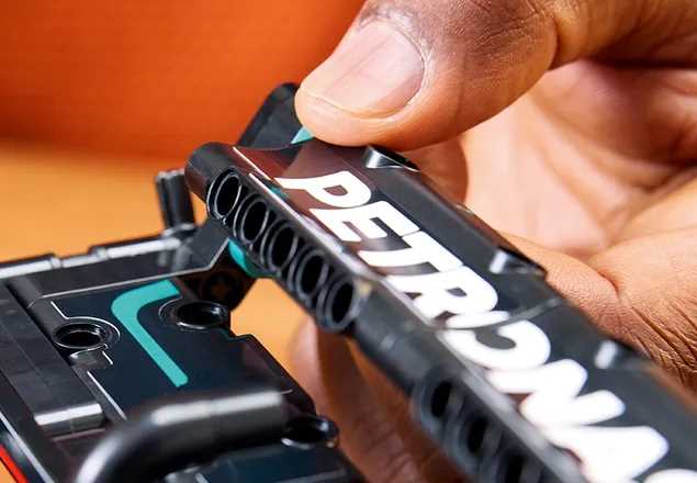 42171 - lego technic - mercedes-amg f1 w14 e performance