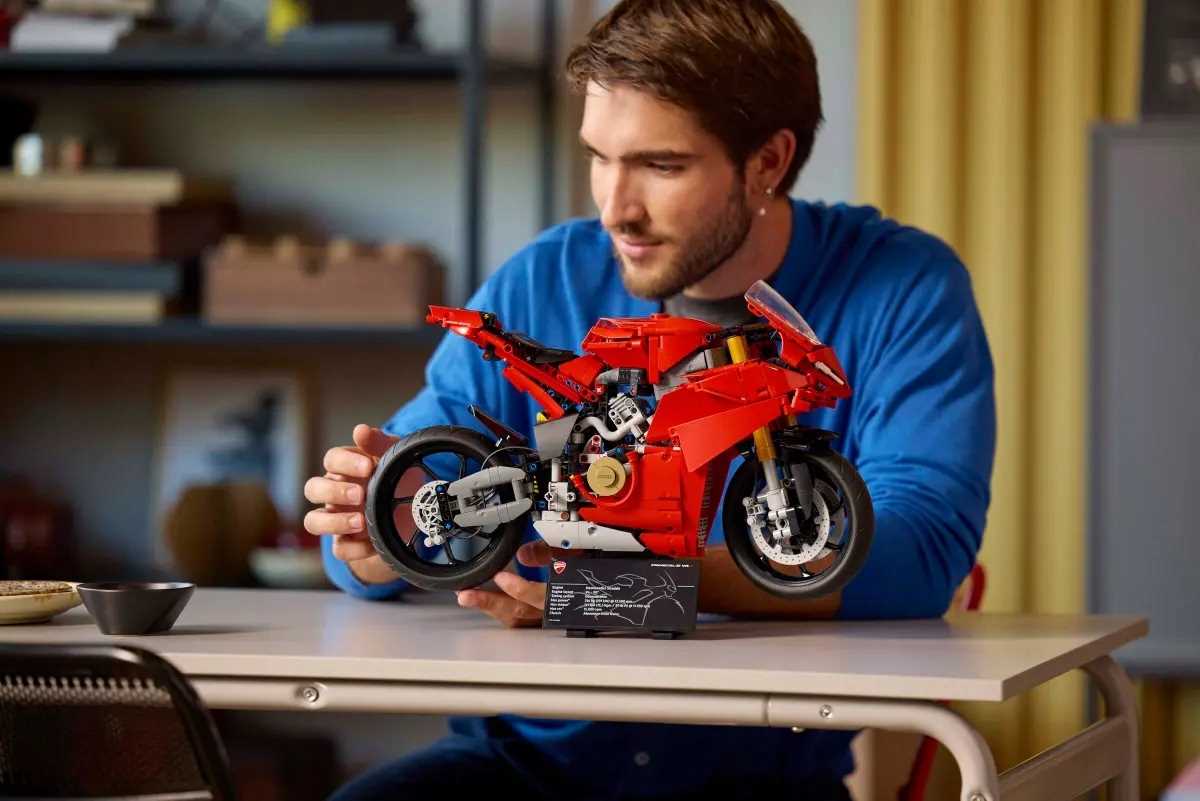 42202 - lego technic - motocykl ducati panigale v4 s