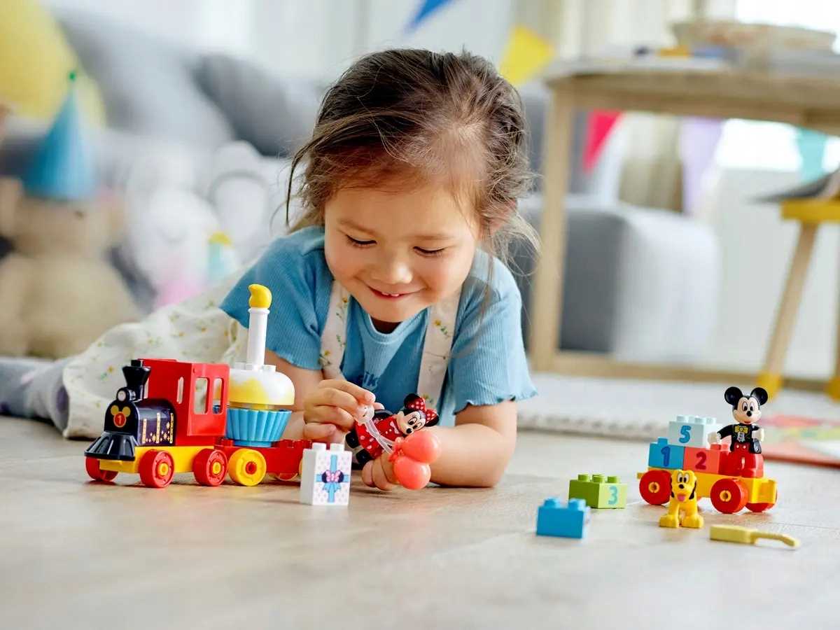 10941 - lego duplo - urodzinowy pociąg myszek miki i minnie