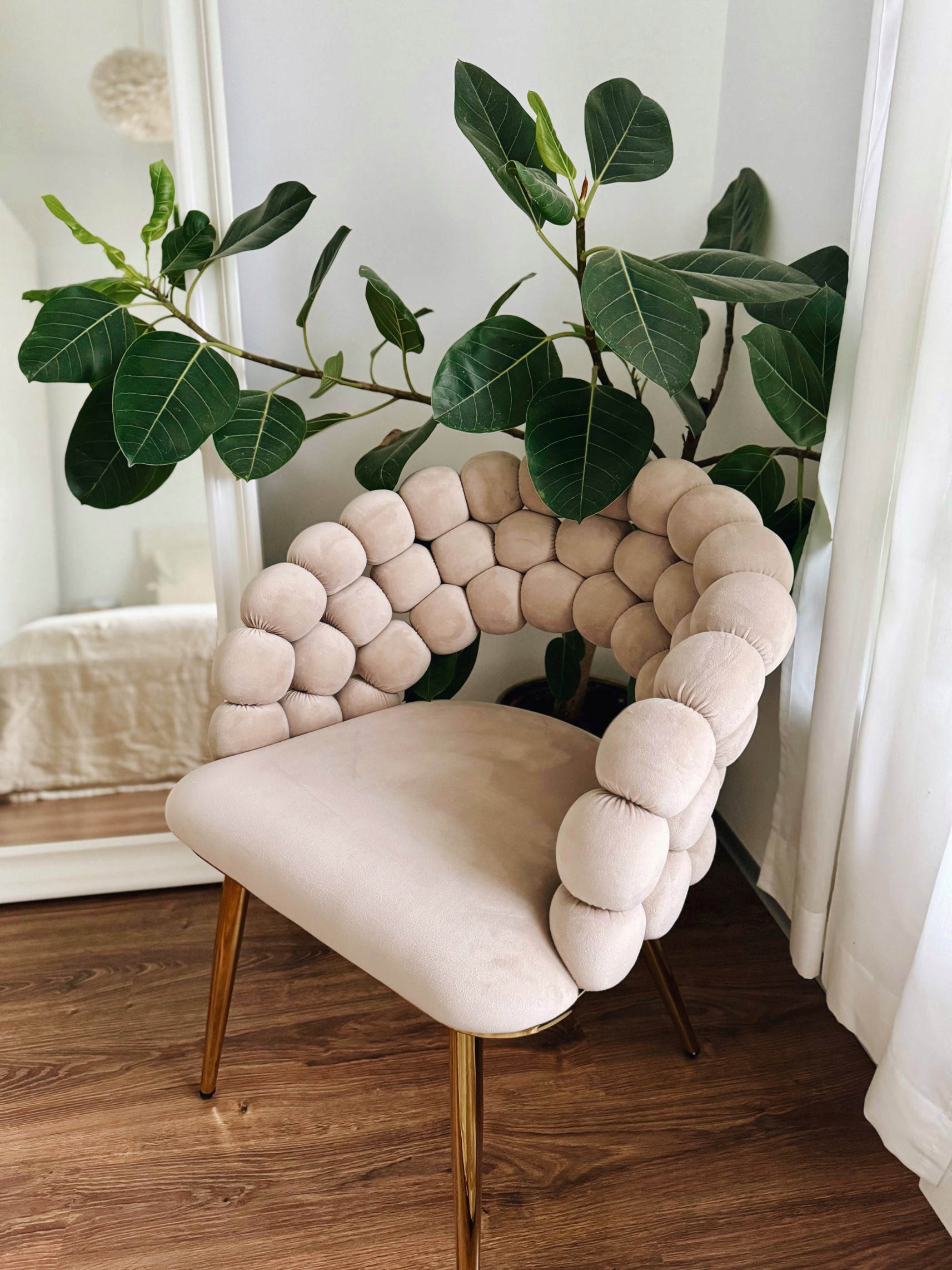 krzesło beżowe bella