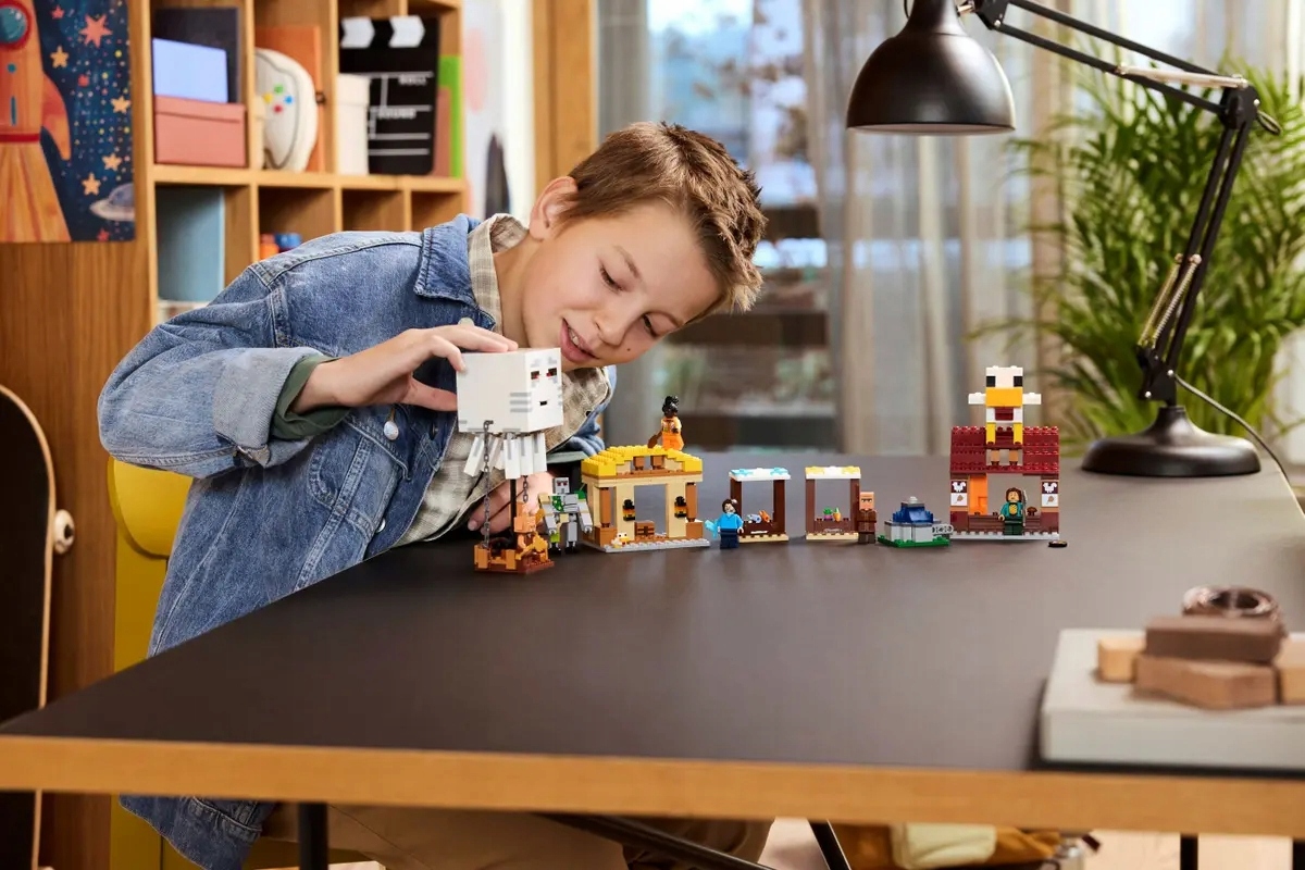 21273 - lego minecraft - atak balonowego ghasta na wioskę