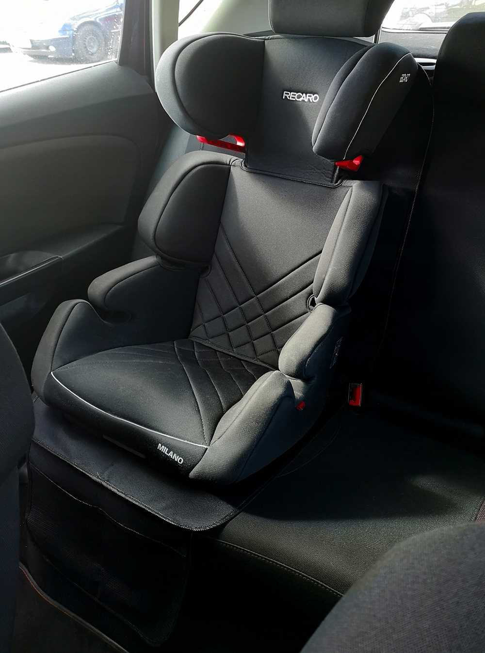 mata pod fotelik samochodowy