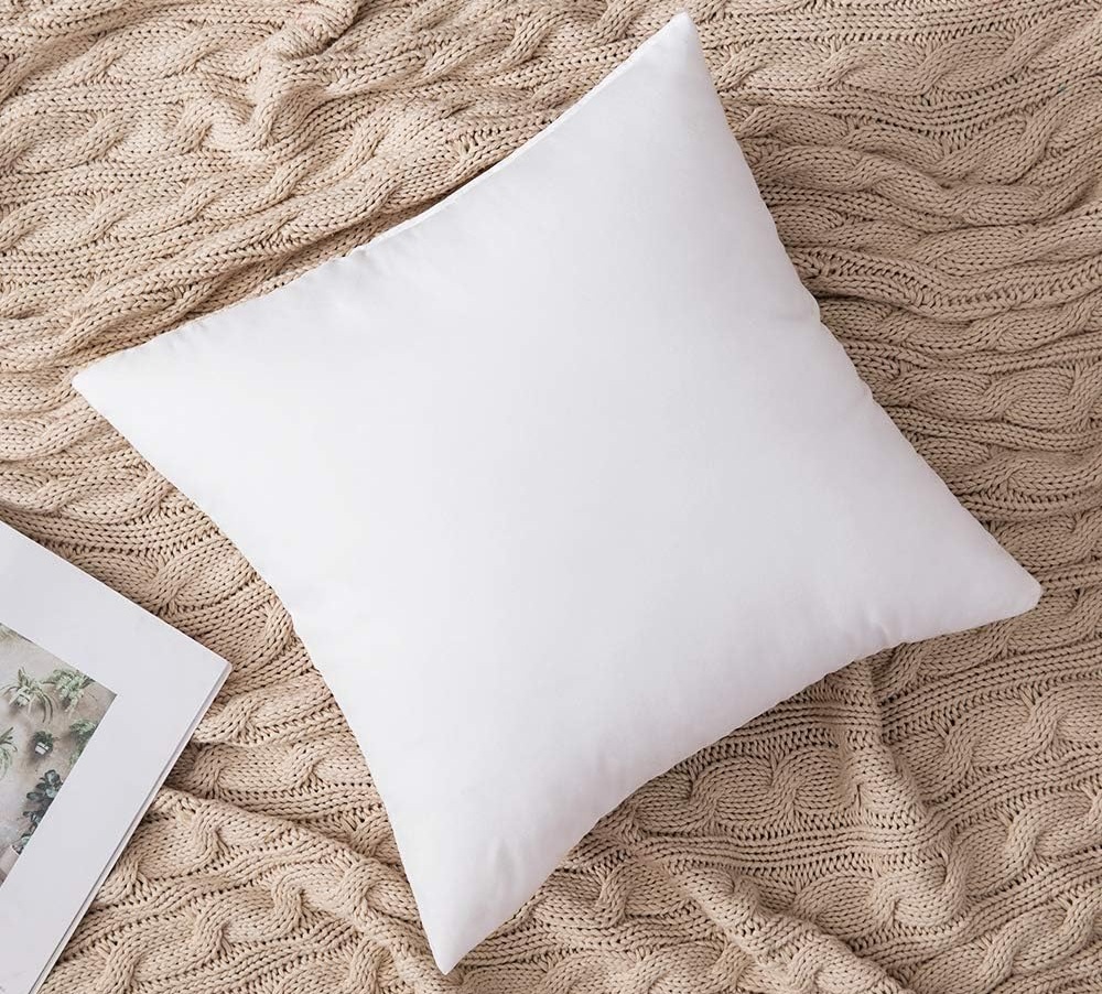 poduszka 40x40 cm antyalergiczna gładka mikrofibra biała silikon