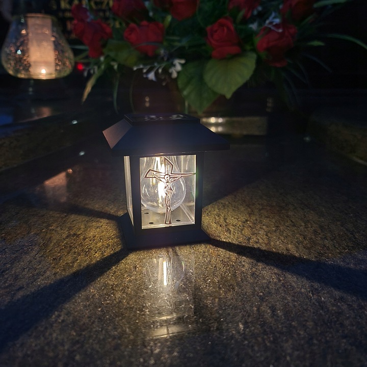 ZNICZ na Grób LED LAMPION Solarny na Cmentarz STATUETKA z KRZYŻEM Nowość