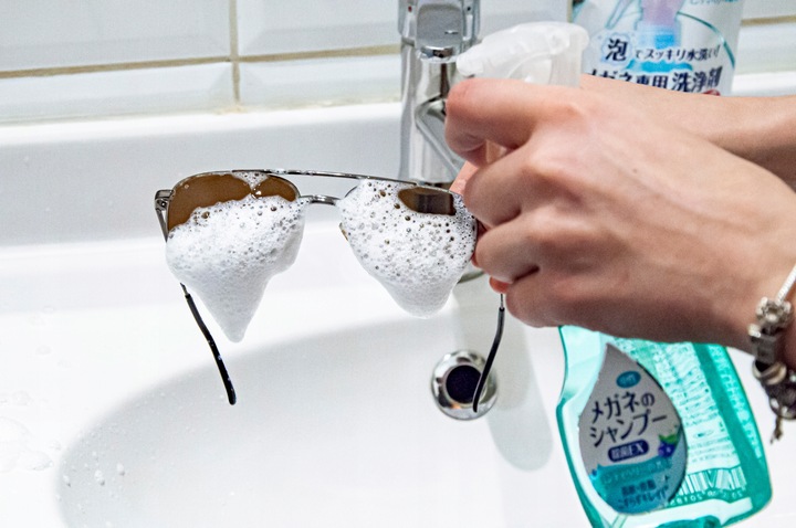 SZAMPON DO OKULARÓW INNOWACYJNY JAPOŃSKI ZAPACH MIĘTA-JAGODA 200 ML SOFT99