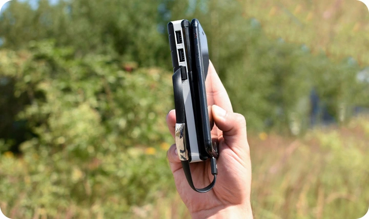 MOCNY POWERBANK 20000mAh z trzema portami USB awaryjną LATARKA LED Webski