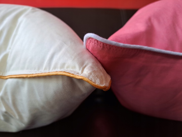 Poduszka puchowa 70x80 1,5 kg KREMOWA lub RÓŻOWA