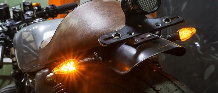 Kierunkowskazy motocyklowe czarne dymione 14 diod LED 4 sztuki