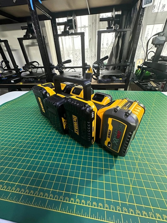 Koszyk na 8 baterii / Akumulatorów, do narzędzi DeWALT 18V i 54V