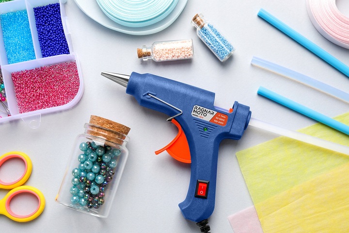 PISTOLET DO KLEJU NA GORĄCO DO KLEJENIA KLEJARKA 7mm +62 WKŁADY KLEJU