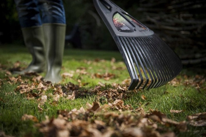 FISKARS Grabie do liści trawy SOLID XL lekkie 27 zębów 1015645 135090