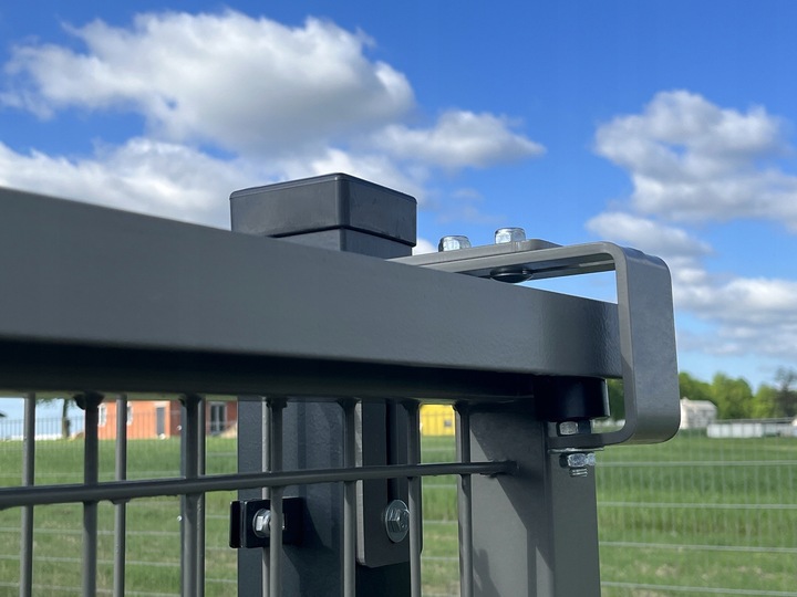 Uchwyt kątownik rolki prowadzącej bramy przesuwnej ocynk+lakier