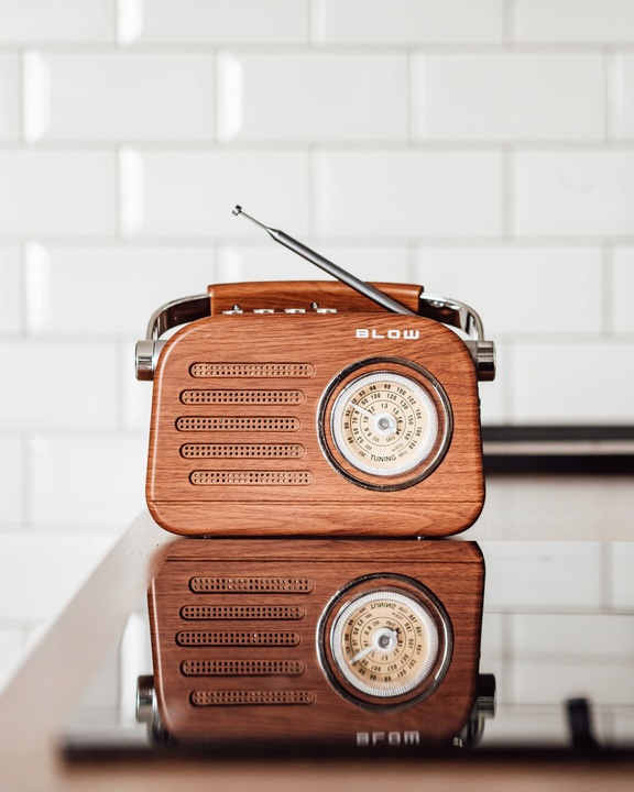 RADIO KUCHENNE RETRO PRZENOŚNE BLUETOOTH FM NA BATERIE R20 SIECIOWE