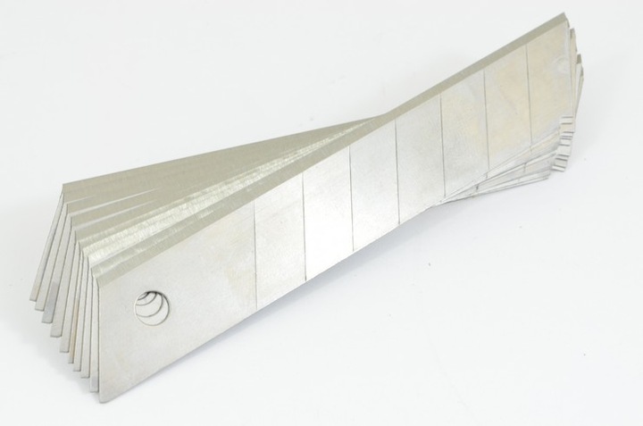 OSTRZA 18mm 100 sztuk Wymienne do nożyków wkłady
