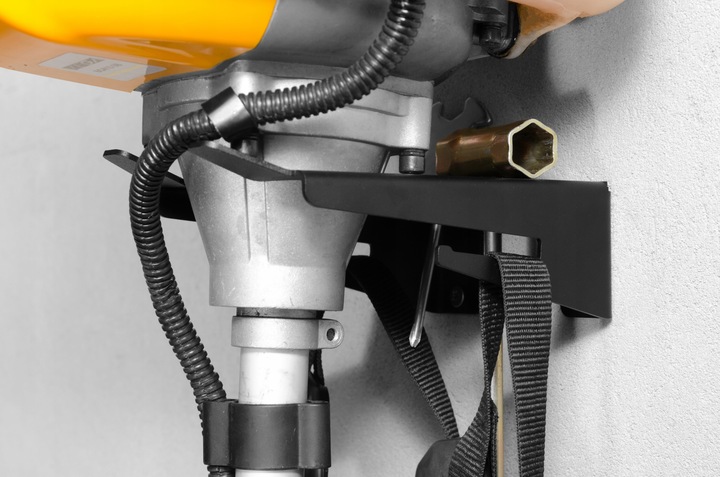 Wieszak uchwyt na kosę kosiarkę spalinową MARKOWY