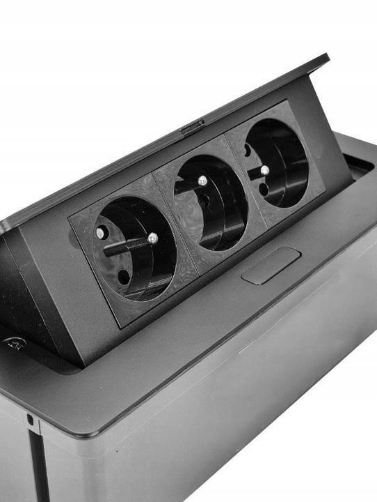 GNIAZDO POTRÓJNE CHOWANE W BLAT NABLATOWE GNIAZDKO