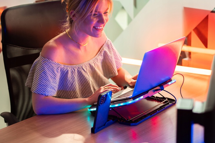 PODSTAWKA PODKŁADKA CHŁODZĄCA POD LAPTOPA REGULOWANA 9-17'' LED RGB 2x USB