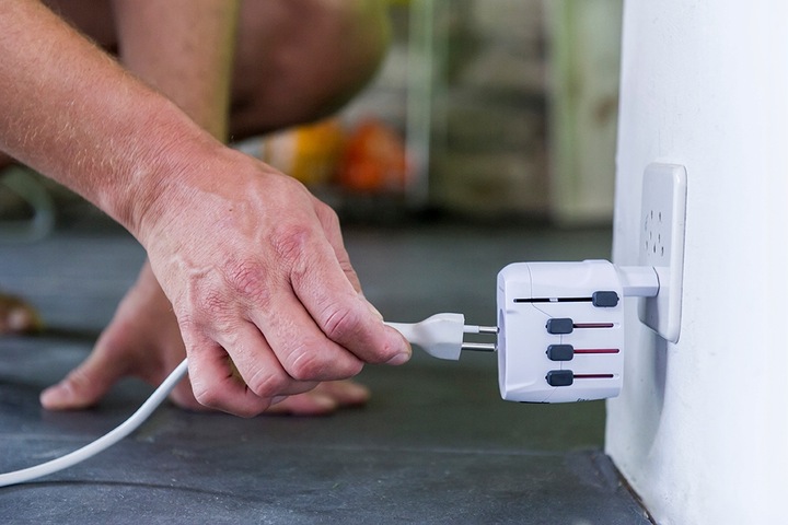 Adapter Podróżny SKROSS PRO 6in1 do 120 krajów UK, USA,Chiny, IT,CH,