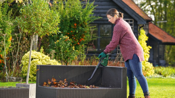 AKUMULATOROWA DMUCHAWA DO LIŚCI UniversalLeafBlower 18V-130 BOSCH