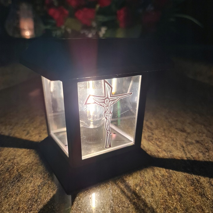 ZNICZ na Grób LED LAMPION Solarny na Cmentarz STATUETKA z KRZYŻEM Nowość