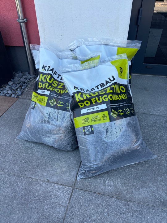 Mączka bazaltowa do zasypki kostki grafit piasek czarny bazalt 0-2mm