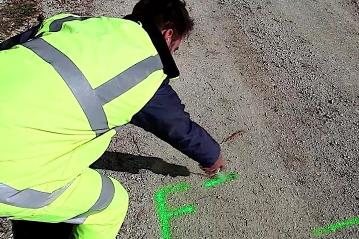 FARBA GEODEZYJNA SPRAY SOPPEC TRACK MARKER 12szt