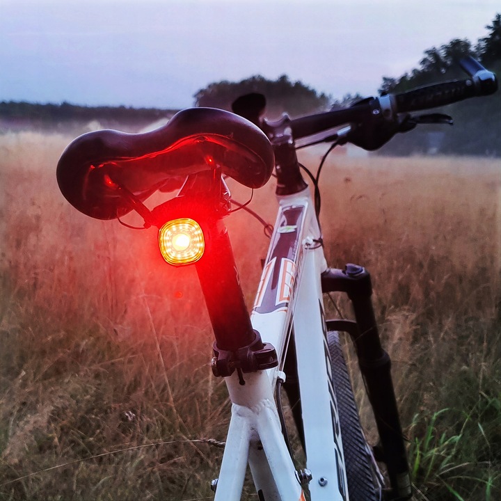 Lampka rowerowa czerwona SPECTER WT09 tył tylna do tyłu 100 godzin pracy