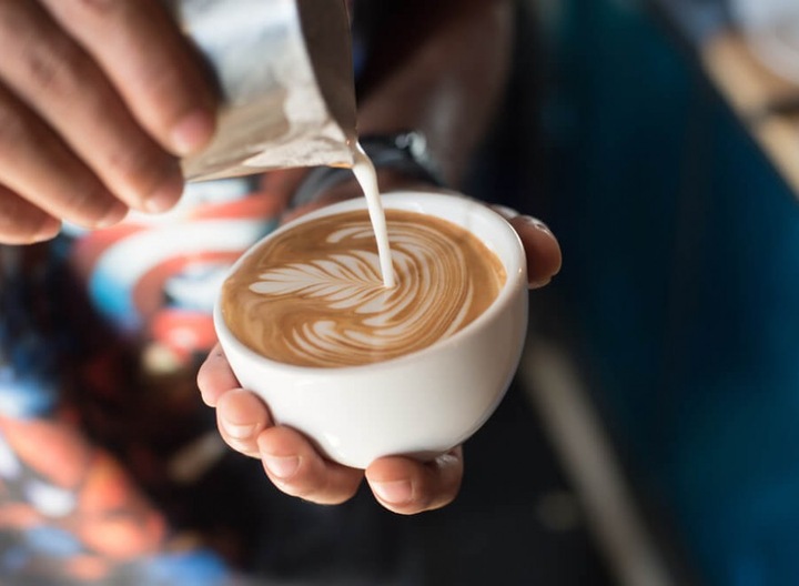 KUBEK DZBANEK DO SPIENIANIA MLEKA DO KAWY 350 ml