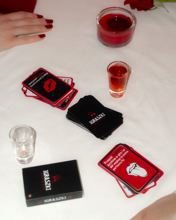 Karty IGRASZKI – Zakrapiana Gra dla Par - Zmysłowe Wyzwania i Pytania