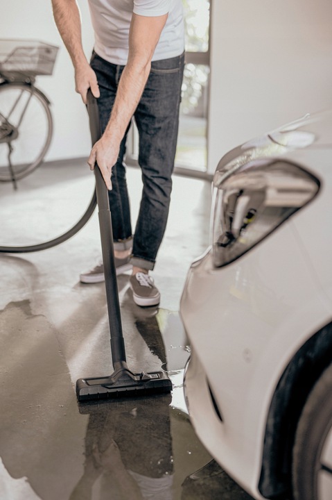 ODKURZACZ PRZEMYSŁOWY KARCHER KWD 6 PREMIUM 1300 W gniazdo elektronarzędzi