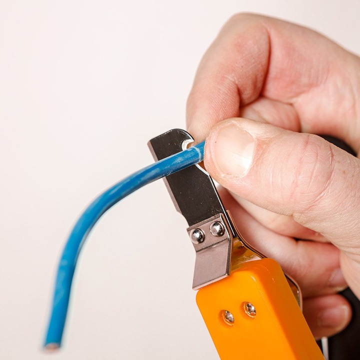 Ściągacz izolacji z hakiem nóż elektryka 180mm 01-547 NEO TOOLS