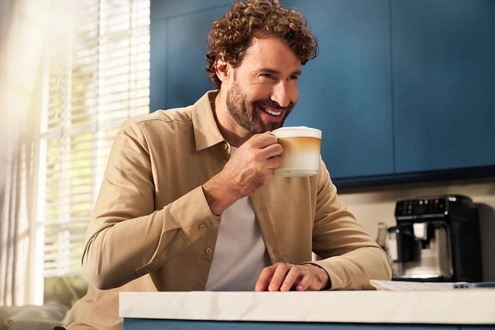 AUTOMATYCZNY EKSPRES CIŚNIENOWY DO KAWY Z MŁYNKIEM PHILIPS EP1224/00