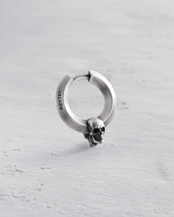 Srebrny kolczyk-kółko CALVARIA