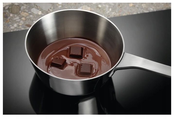 Płyta indukcyjna ELECTROLUX EIS62443 Slim-Fit SenseBoil Czarna