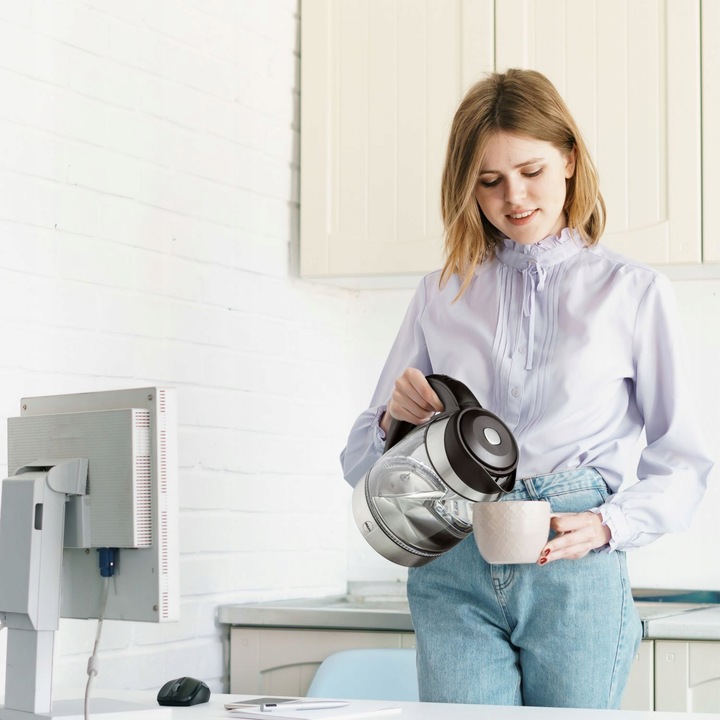 CZAJNIK ELEKTRYCZNY Z REGULACJĄ TEMPERATURY 1,8L BEZPRZEWODOWY 2200W