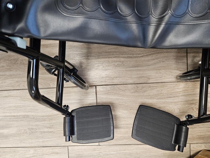 Wózek inwalidzki stalowy KJT811E 15,5 kg Cena bez refundacji