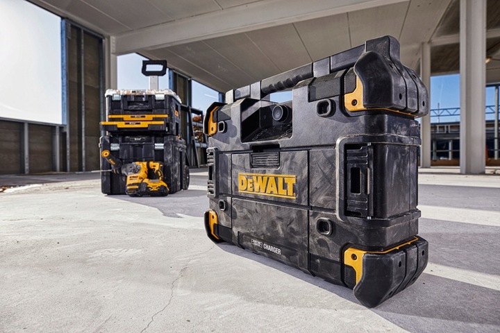 Radio budowlane Bluetooth TSTAK DEWALT DWST1-81078 z funkcją ładowarki