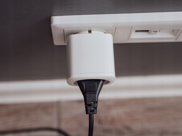 INTELIGENTNE GNIAZDKO STEROWANE WiFi ANDROID TUYA SMART HOME POMIAR 16A