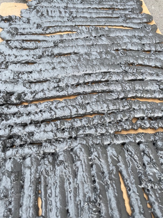 Czarna piana pianka montażowa TERRARIUM 750ml kolor czarny